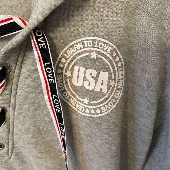 5 for $15 Cropped hoodie - Picture 2 of 6